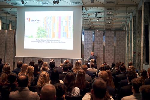 Prof. Dr. Helmut Willems referierte über die Junior Uni in Daun.  